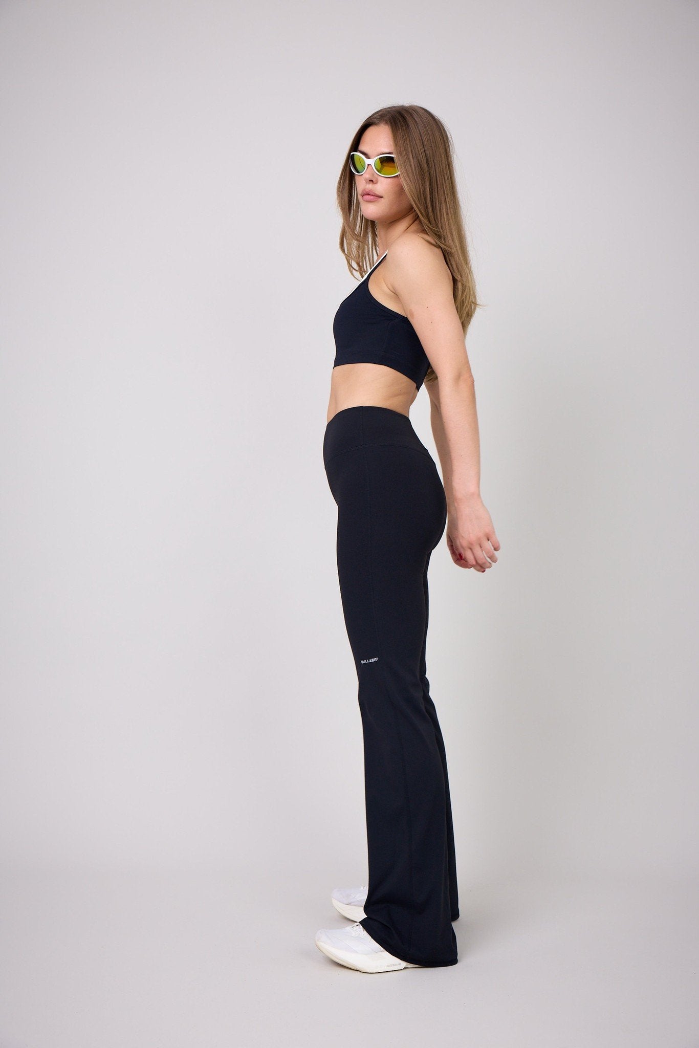 11GROUNDING FLARED PANTS