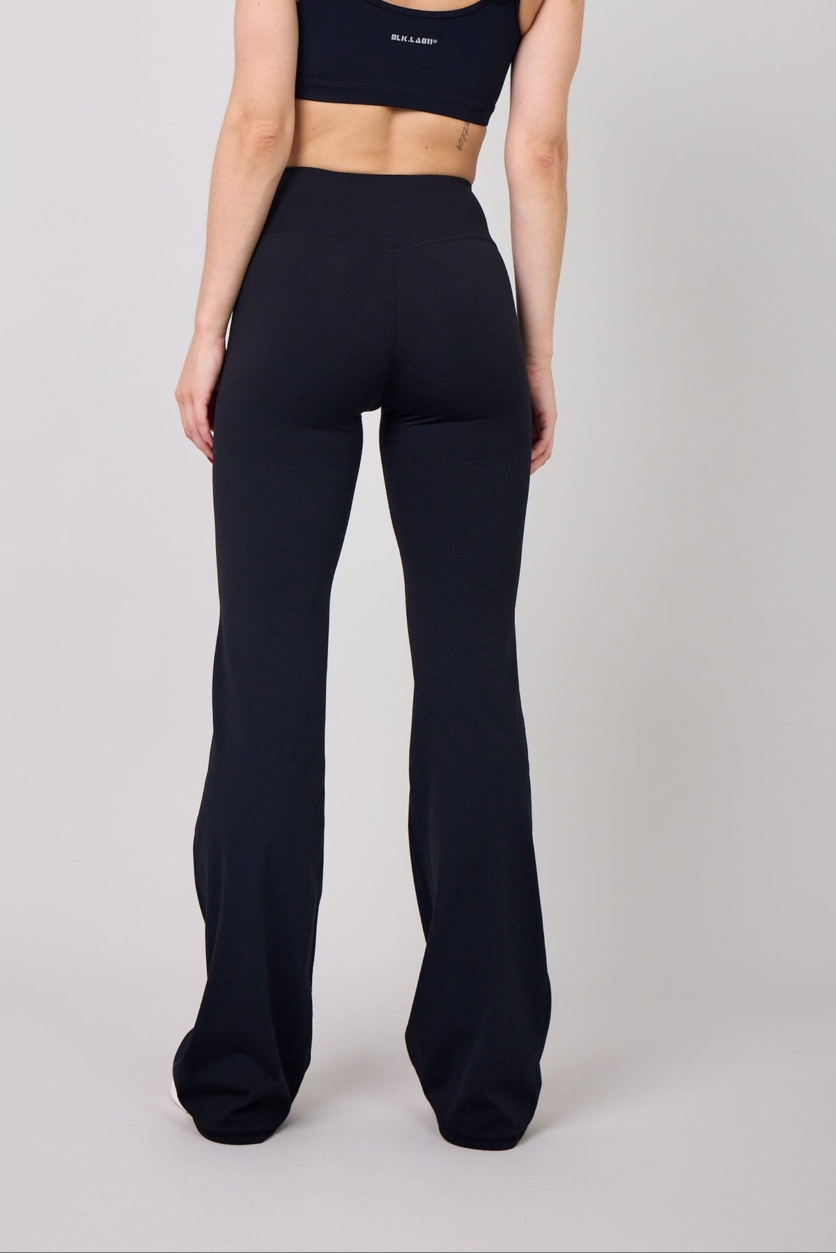 11GROUNDING FLARED PANTS