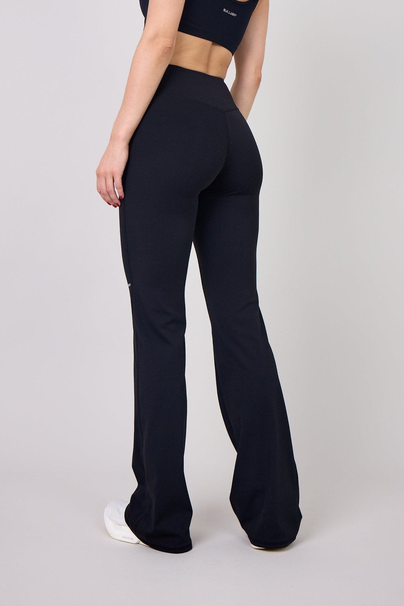 11GROUNDING FLARED PANTS