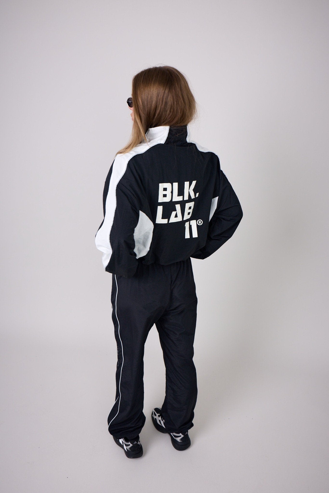 11UNSTOPPABLE WINDBREAKER