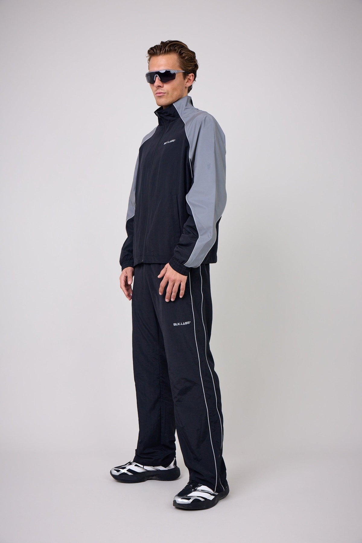 11VISIBLE TRACKSUIT