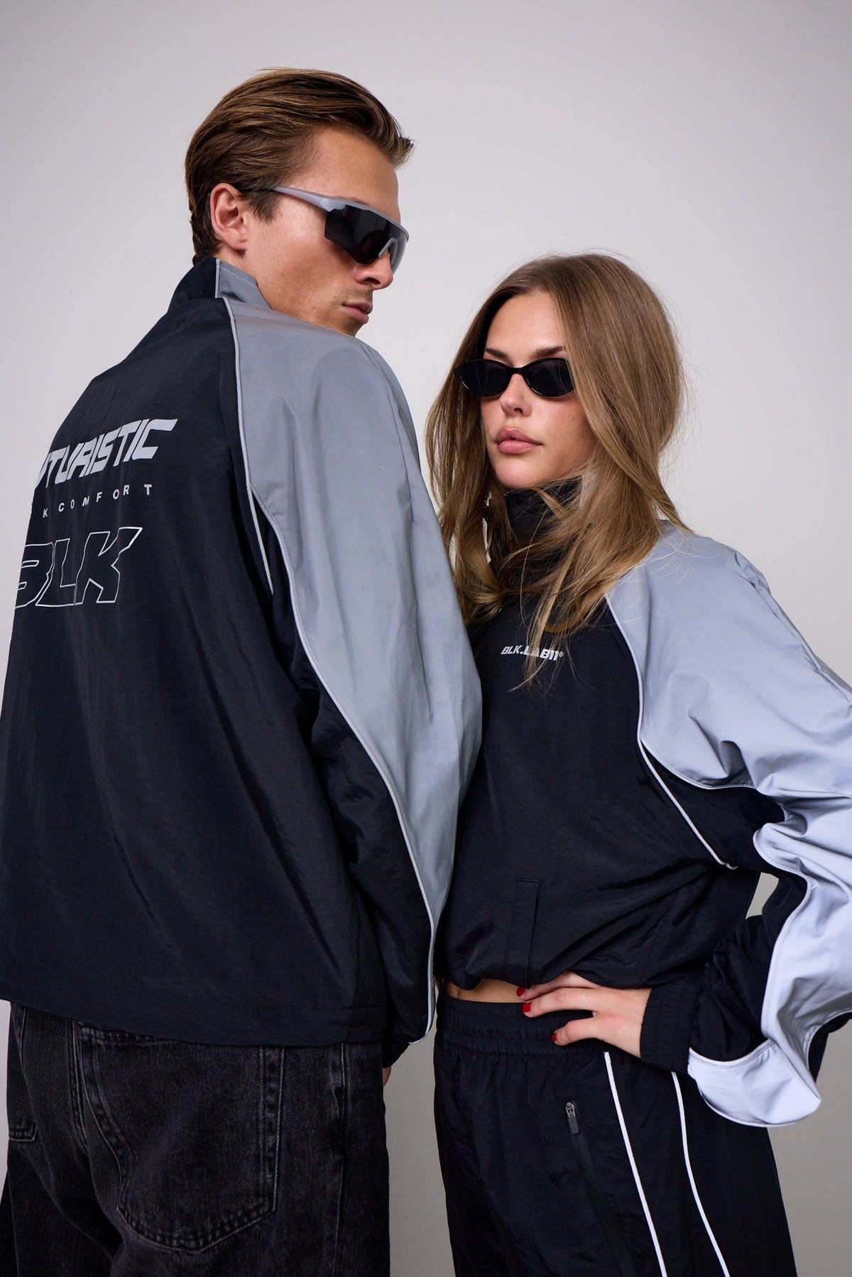 11VISIBLE WINDBREAKER