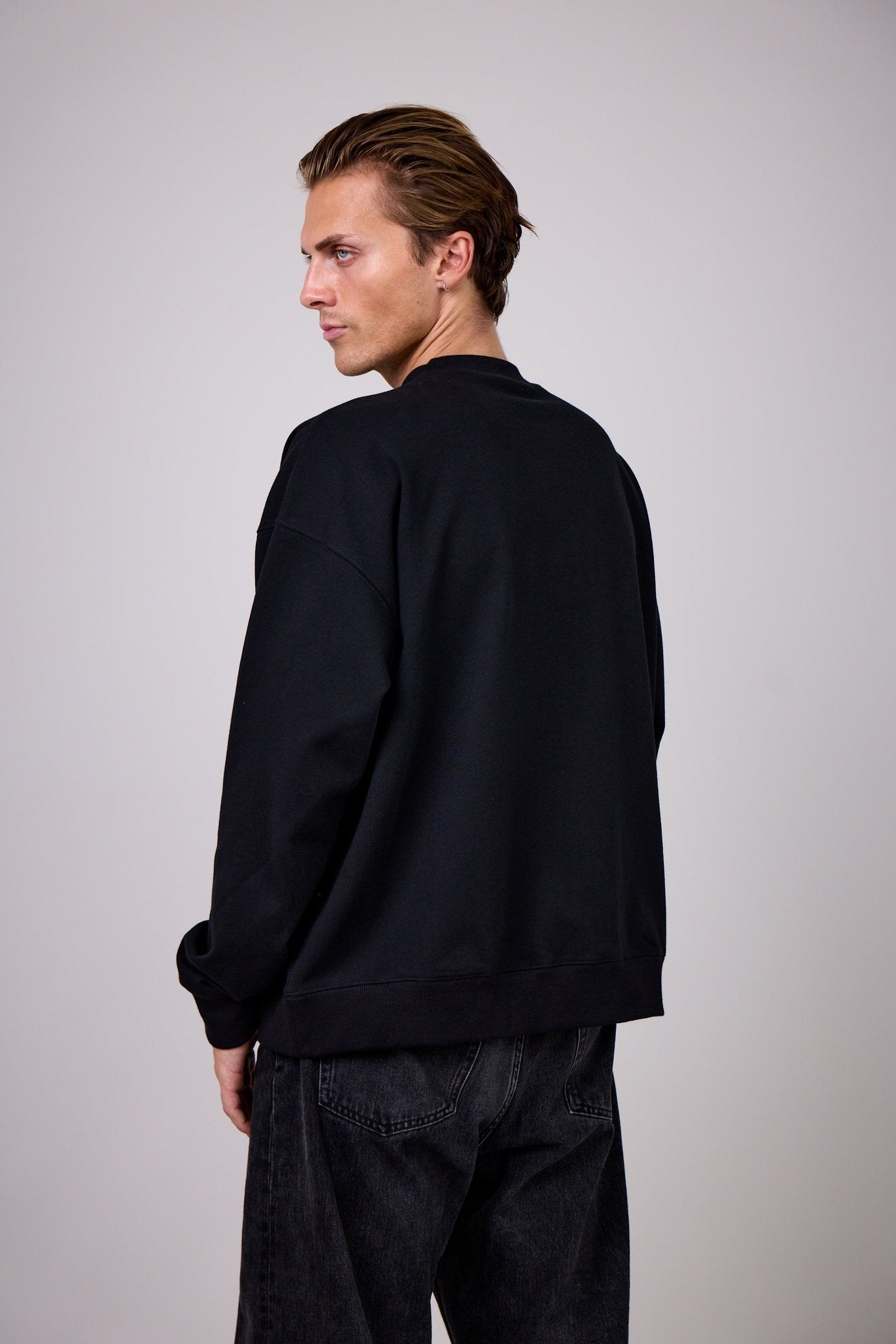 11WILD CREW NECK