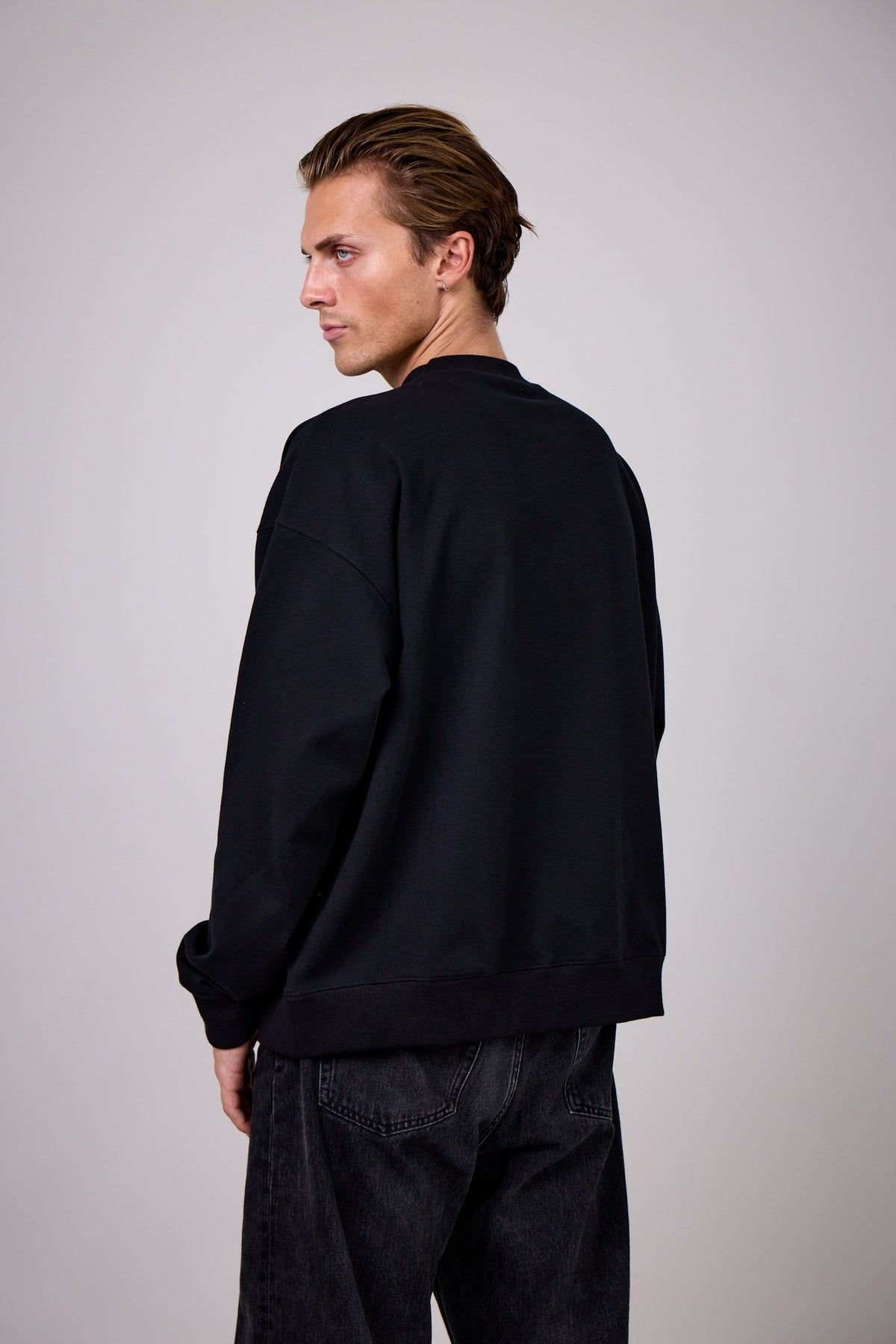 11WILD CREW NECK